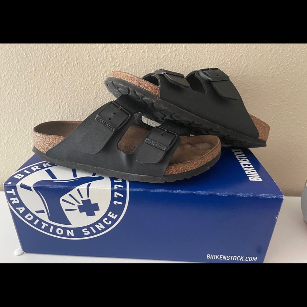 Women's Birkenstock Arizona Black Sandals size 36
